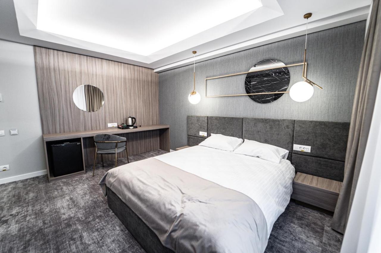 Caprice Complex Hotell Bacău Eksteriør bilde