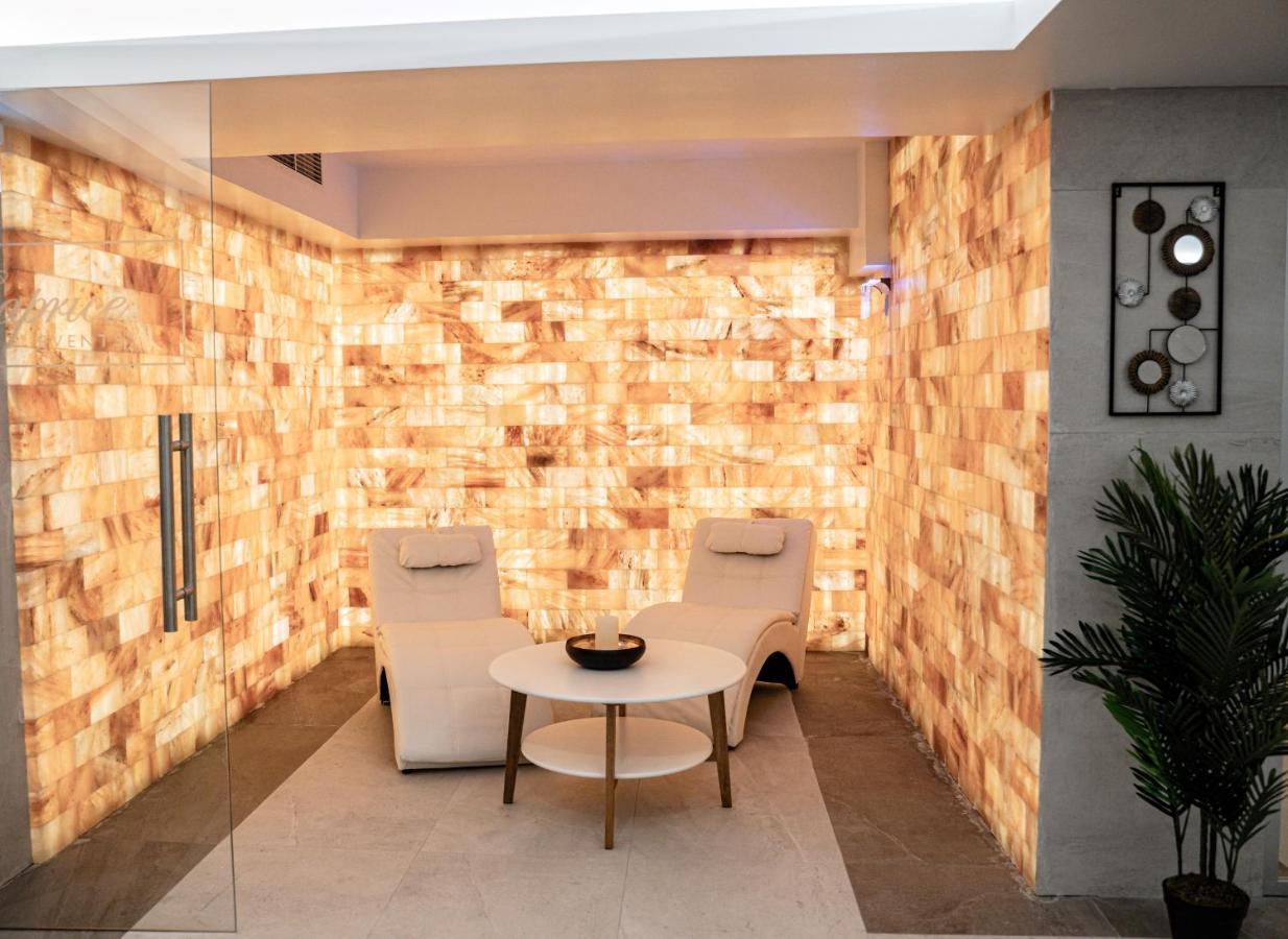 Caprice Complex Hotell Bacău Eksteriør bilde