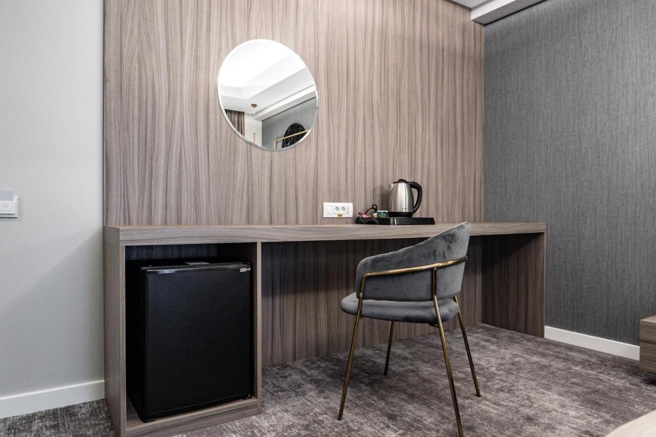Caprice Complex Hotell Bacău Eksteriør bilde
