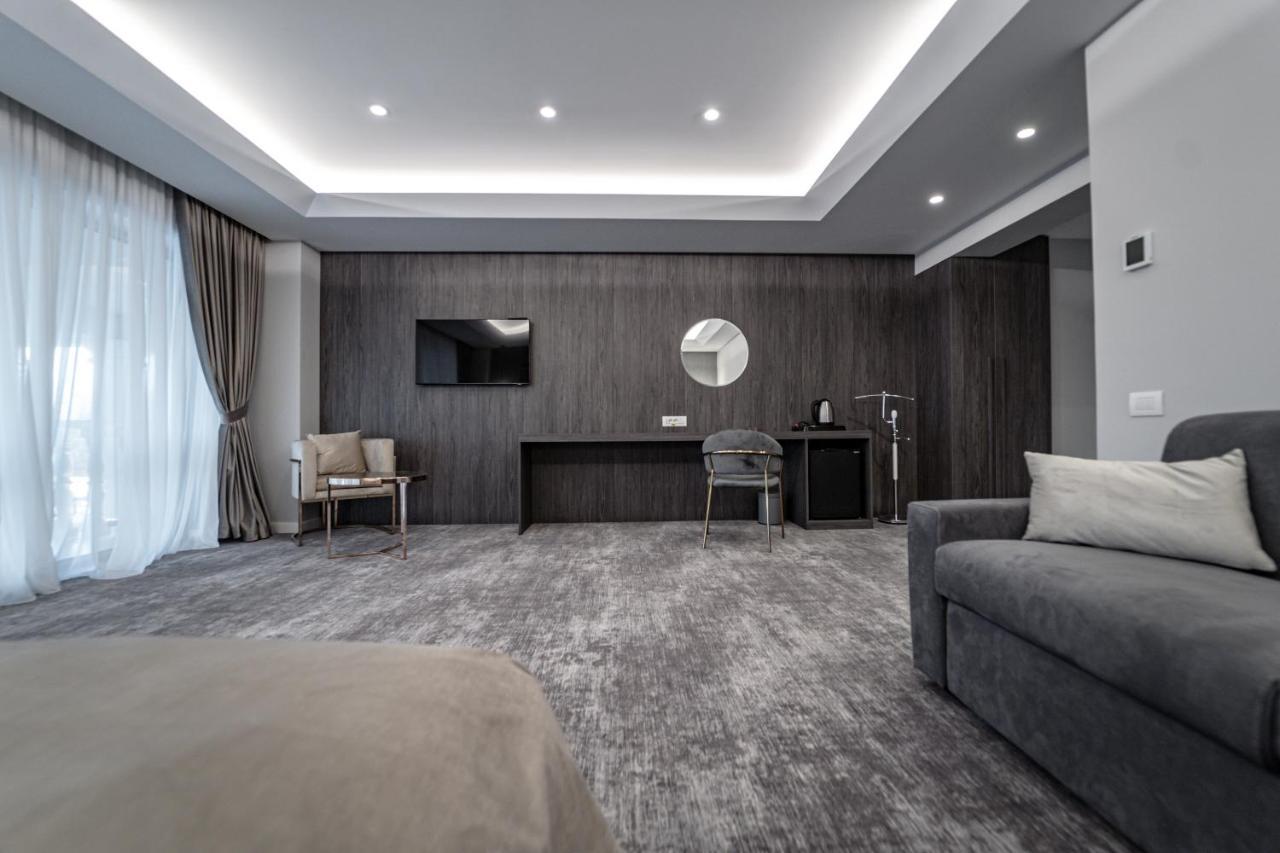 Caprice Complex Hotell Bacău Eksteriør bilde