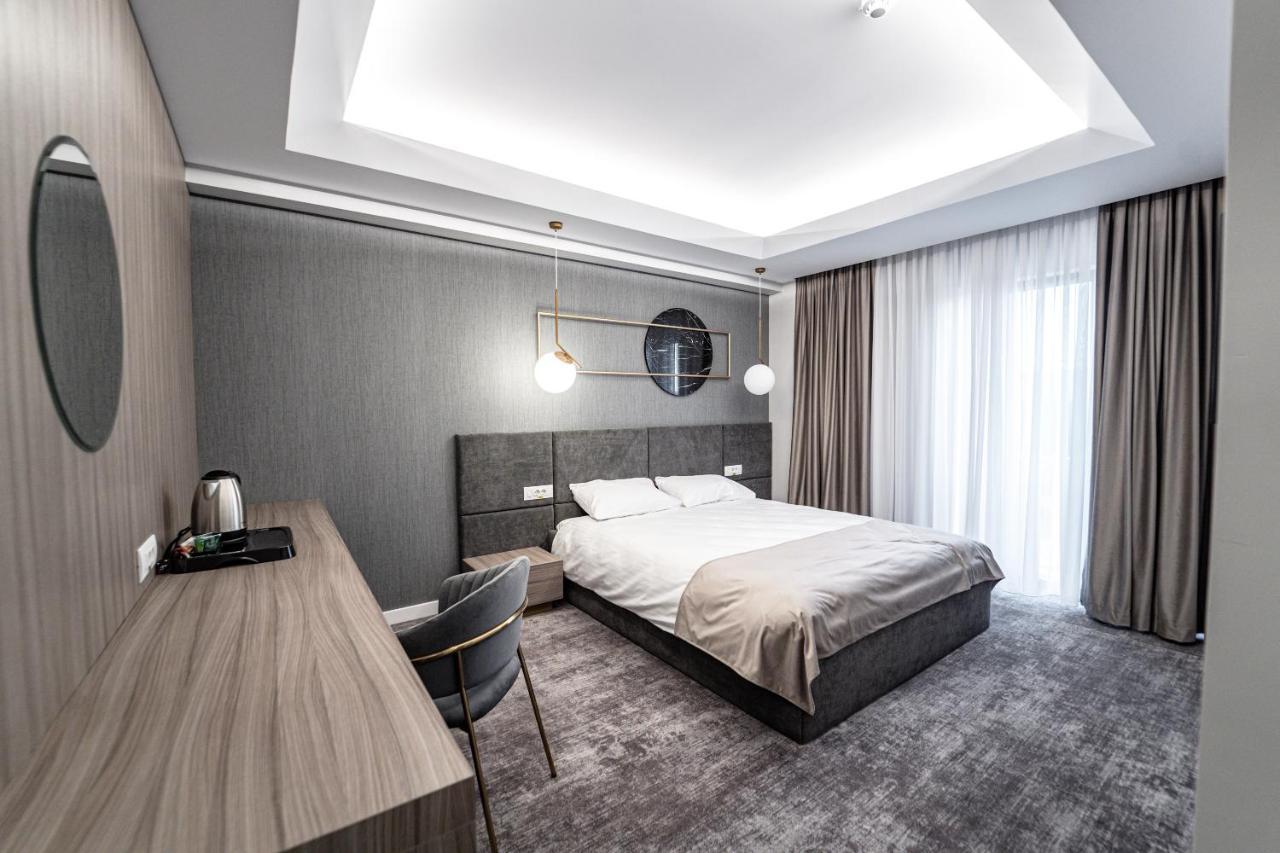 Caprice Complex Hotell Bacău Eksteriør bilde