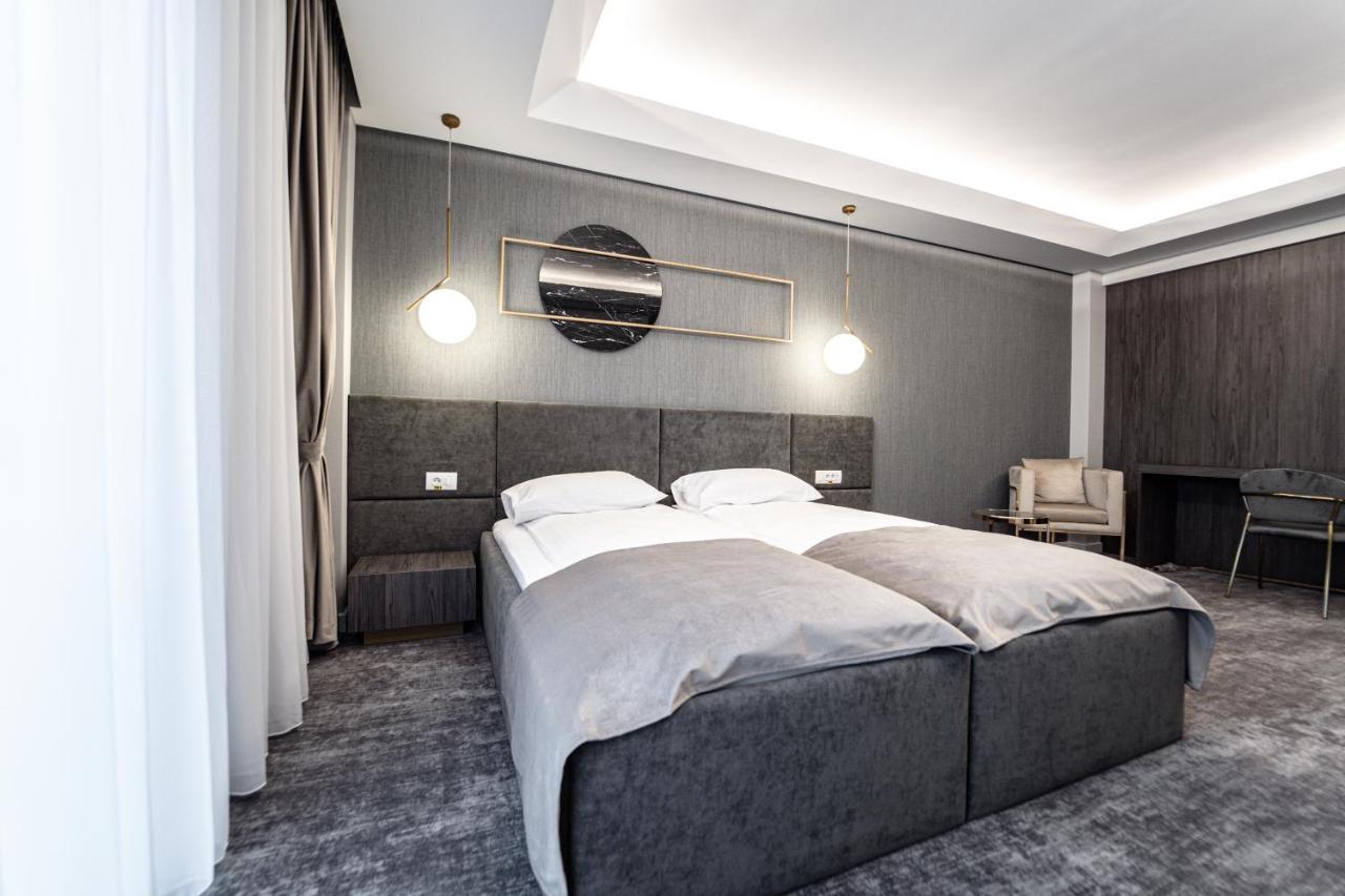 Caprice Complex Hotell Bacău Eksteriør bilde