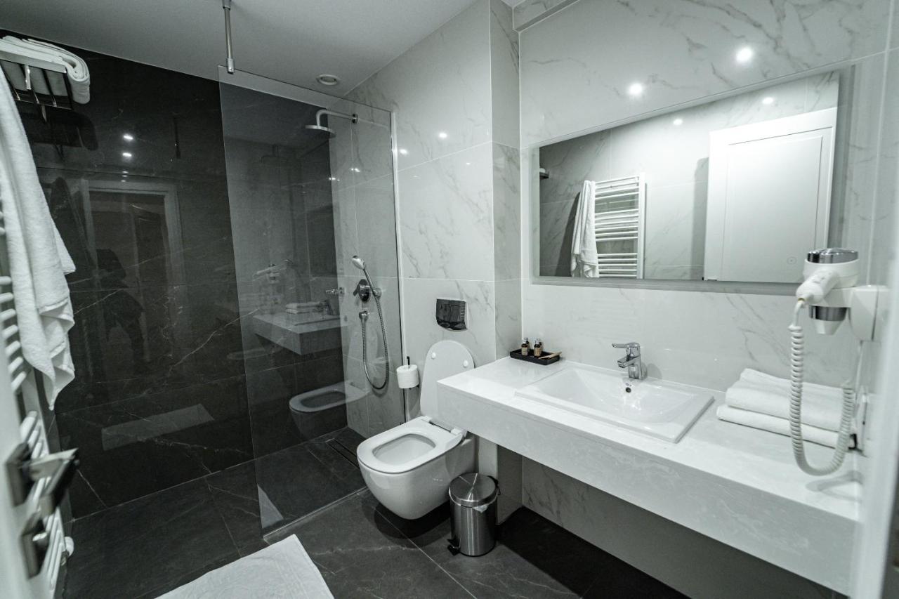 Caprice Complex Hotell Bacău Eksteriør bilde