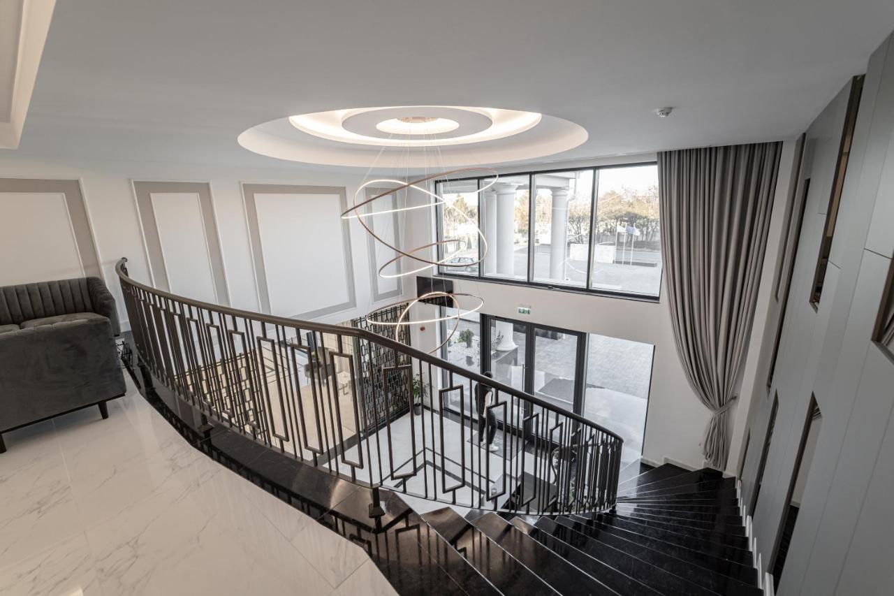 Caprice Complex Hotell Bacău Eksteriør bilde